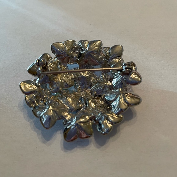 Spring flower bunch pin - Picture 4 of 4